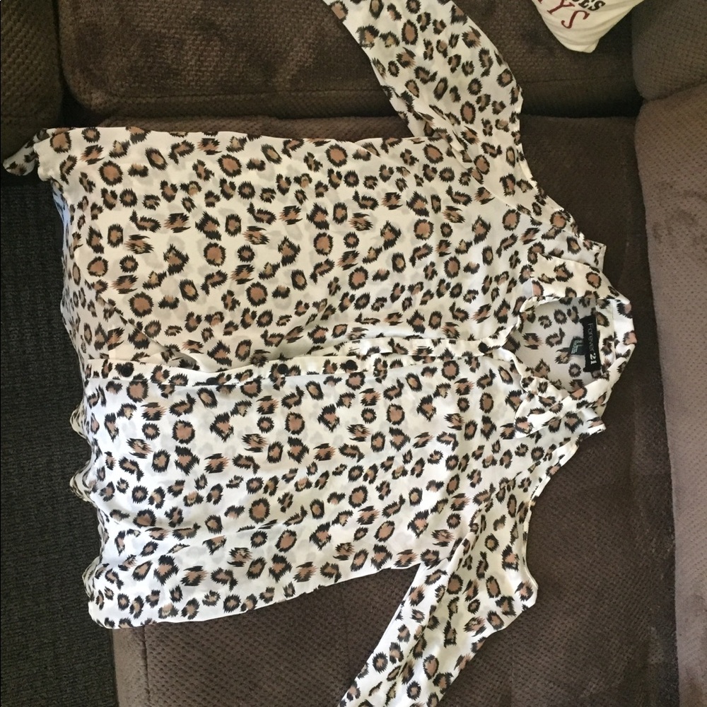 Leopard print blouse with shoulder cut out